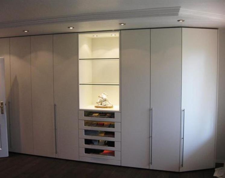 Einbaukleiderschrank mit Beleuchtung