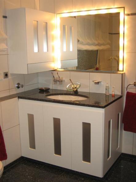 Waschtisch mit Steinplatte